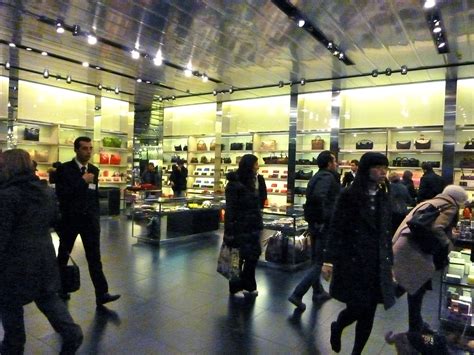 prada paris outlet